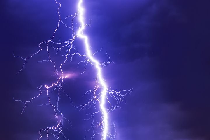 FLASH - Flash fiction, like lightning, is fast and to the point - Pixabay