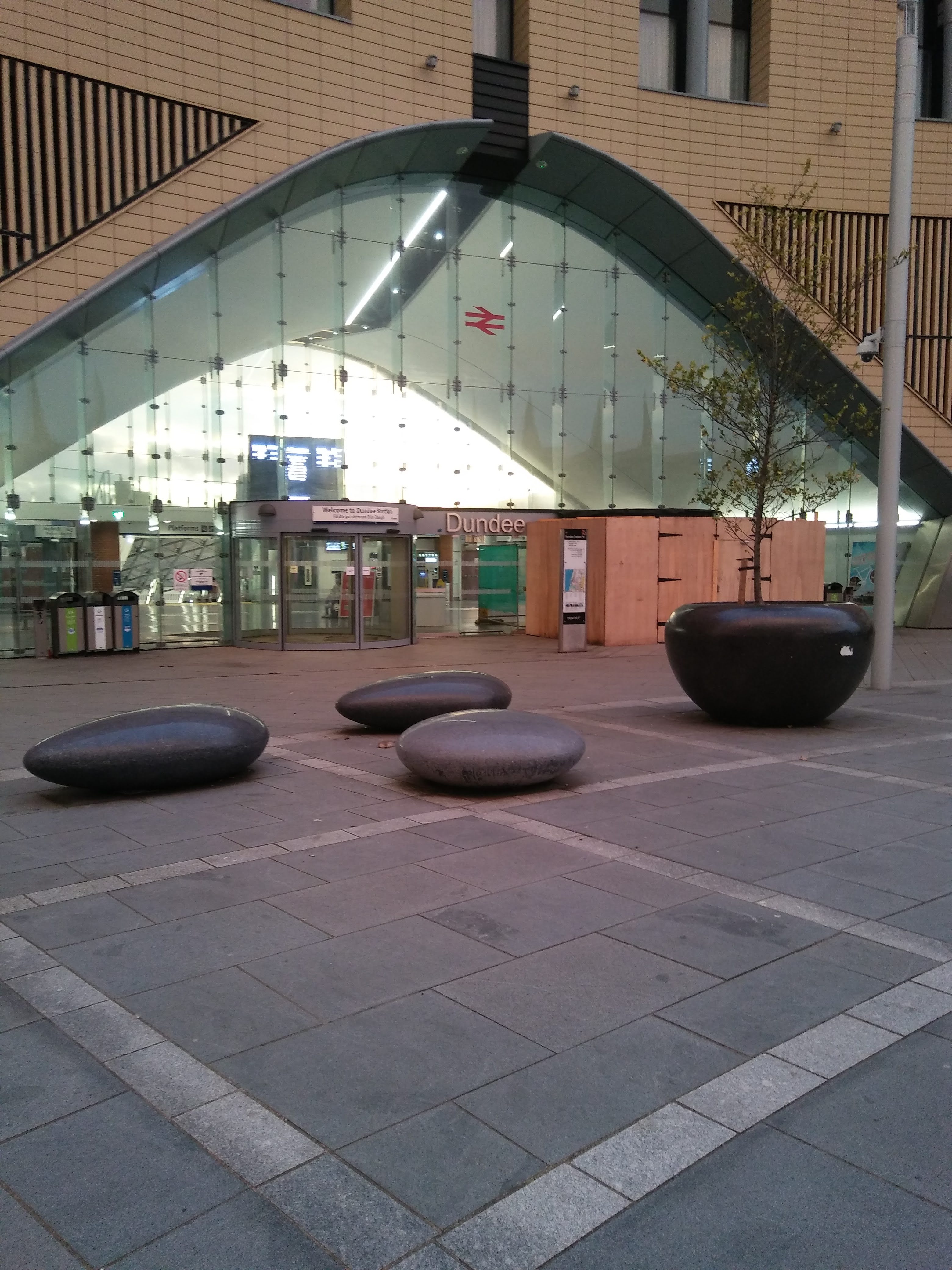 I thought Dundee Station looked rather splendid